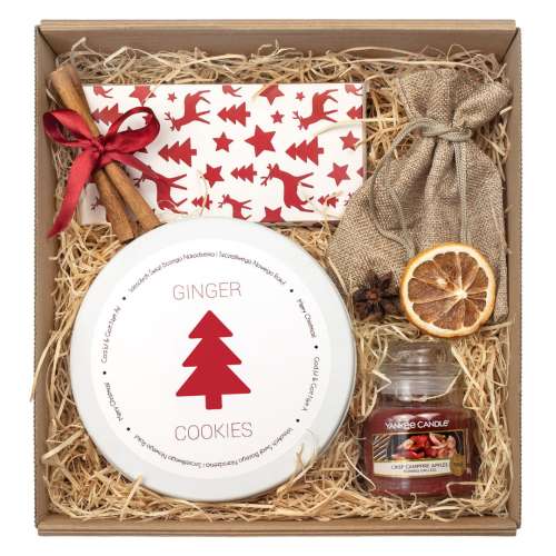 Przejdź do produktu Giftbox G7 - prezenty firmowe na swieta (czekolada z orzechami, ciasteczka imbirowe, świeca Yankee Candle, cukierki w woreczku)