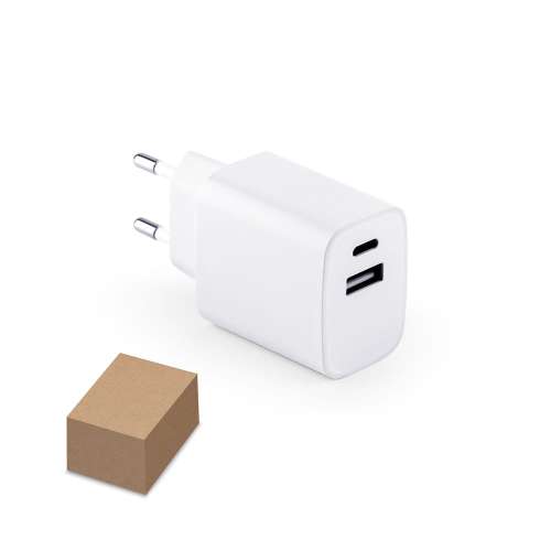 Przejdź do produktu WEGENER. Zasilacz z portem USB-A 18W i USB-C 20W wykonany w ABS pochodzącego z recyklingu (100% rABS) 97186